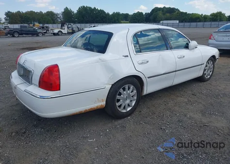 2010 Lincoln Town Car Signature Limited from USA, damaged, VIN 2LNBL8CV0AX626426